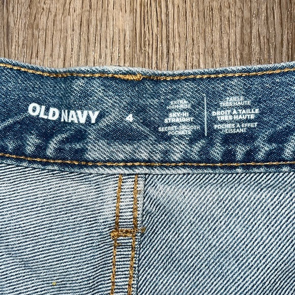 Old Navy Sky-Hi Straight Jean - Distressed, Size 4 - Picture 3 of 3